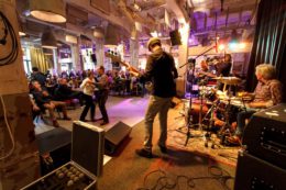 Afzakkerij live muziek op zondag